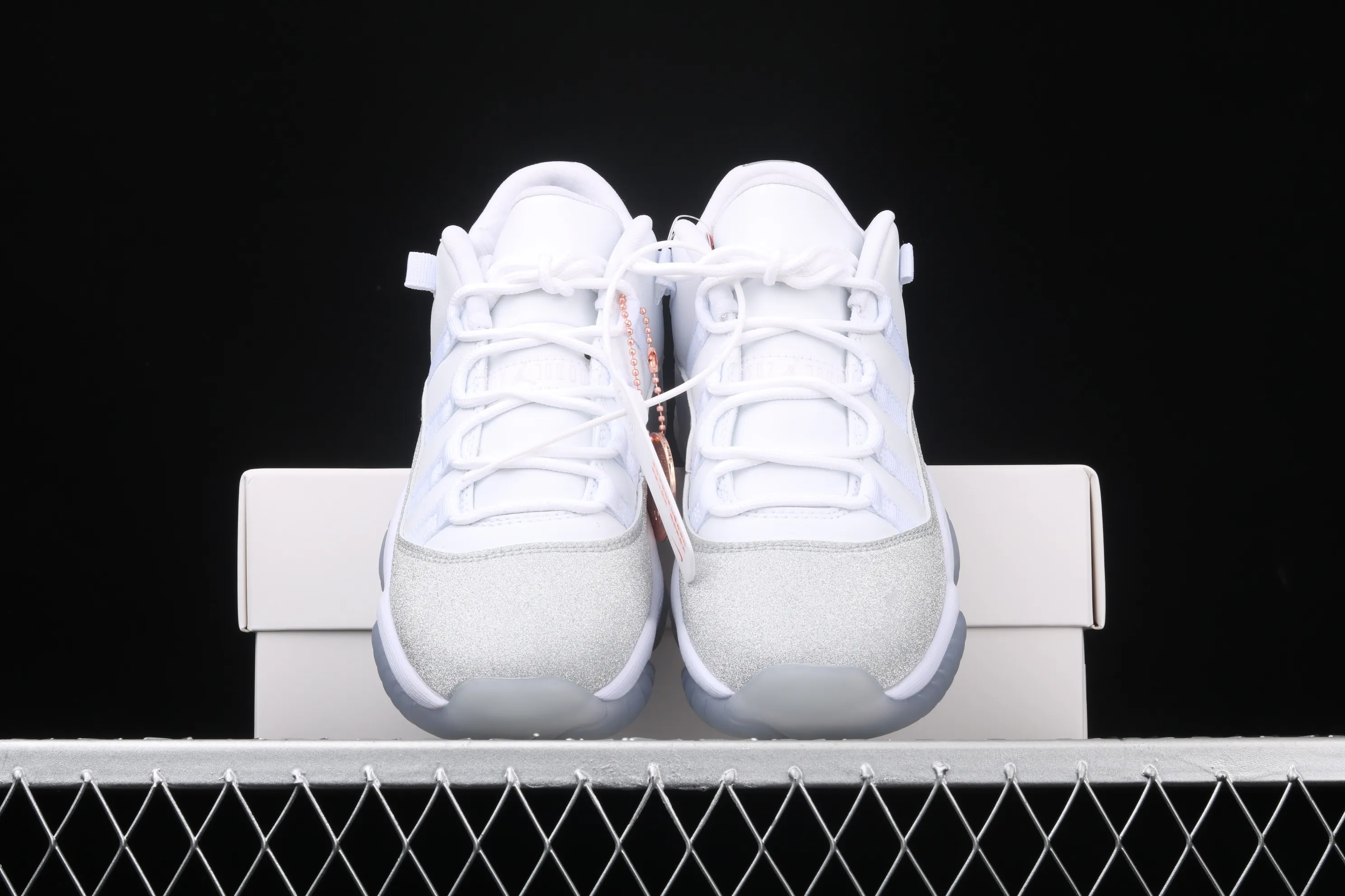 All categories Air Jordan Jordan series basketball shoes Air Jordan 11 Air Jordan 11 low Metallic Silver AJ11 Joe 11 Swarovski Stars AH0715-100